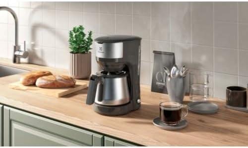 Cafeteira Elétrica Electrolux Jarra inox filtro permanente removivel sistema corta pingos capacidade 1,2L 30 xicaras função manter aquecido ECM22 127v Cafeteira Elétrica Electrolux Jarra inox filtro permanente removivel sistema corta pingos capacidade 1,2L 30 xicaras função manter aquecido ECM22 127v